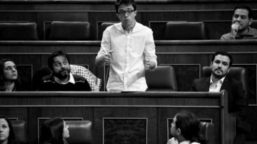 Errejón vuelve a caer en la trampa de Iglesias