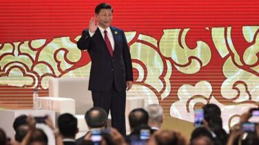 China responde a la guerra comercial de Trump con aranceles a 128 productos de EEUU