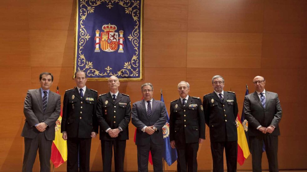 Peña Echeverría (segundo por la izquierda), con la cúpula de Interior el día que tomó posesión como jefe central de Recursos Humanos.