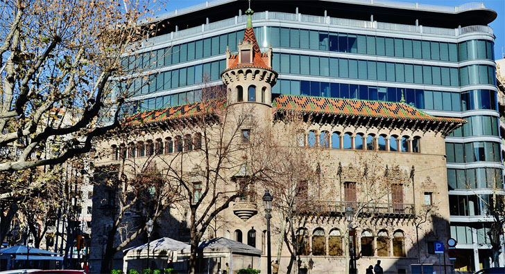 Dimisiones y denuncias de la CUP: las irregularidades de Convergencia en la Diputación de Barcelona