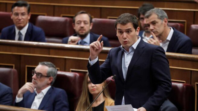 Rajoy tilda a Rivera de "aprovechategui" y le pide "la misma lealtad" que el PSOE con la crisis catalana