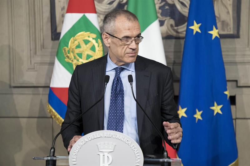 Carlo Cottarelli encabezará el gobierno en Italia hasta las próximas elecciones.