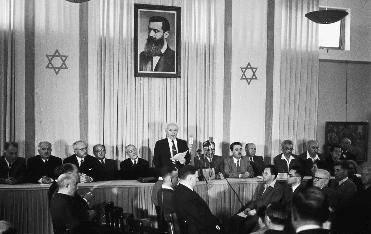 David Ben Gurión, proclama el Estado de Israel, en un museo de Tel Aviv, el 14 de mayo de 1948.