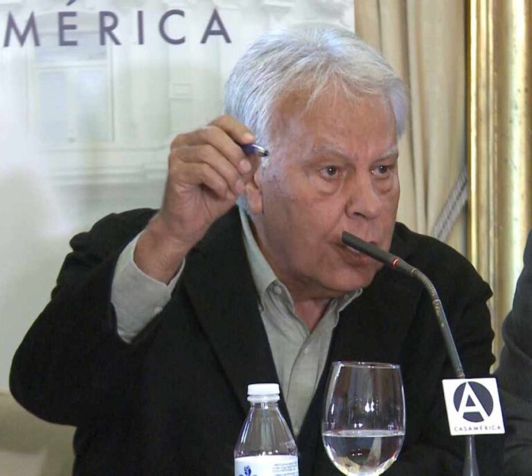 Felipe González defiende a Sánchez: "Tiene una posición correcta y sensata con Unidas Podemos"