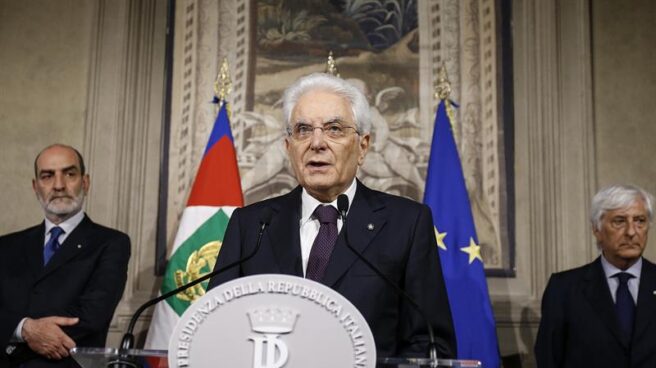 El presidente de Italia rechaza el gobierno populista por incluir a un ministro anti euro