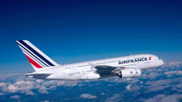 Francia crea una ‘ecotasa’ de entre 1,5 y 18 euros para todos los billetes de avión