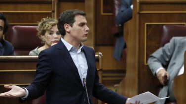 La encuesta del CIS convierte a Ciudadanos en el enemigo a batir