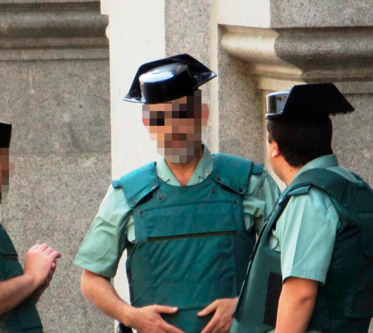 Guardia Civil: Ni bigotes largos, ni aros en la nariz, ni tatuajes en el cuello