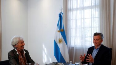 Argentina solicita el apoyo financiero del FMI para contener el derrumbe del peso