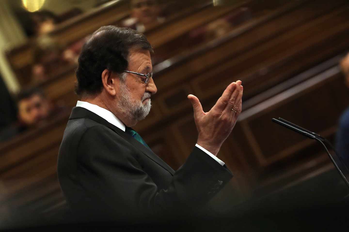 Moción de censura: Mariano Rajoy, en la tribuna del Congreso.