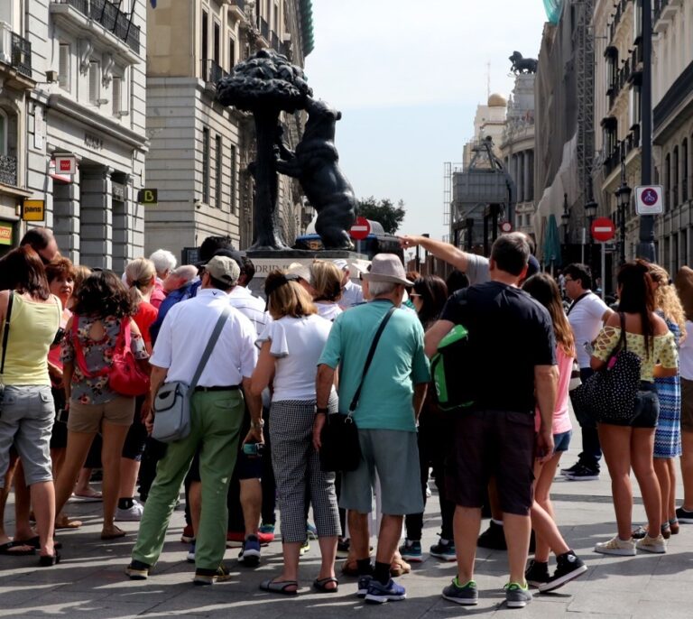 Carmena ilegalizará el 95% de los pisos turísticos en el centro de Madrid