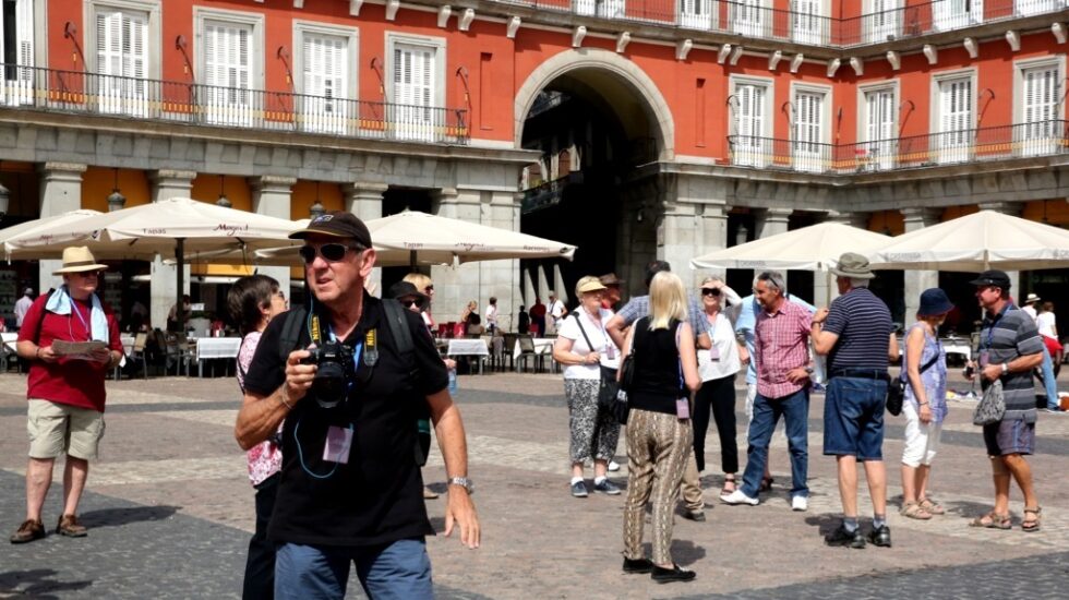 Turistas en la Plaza Mayor de Madrid.