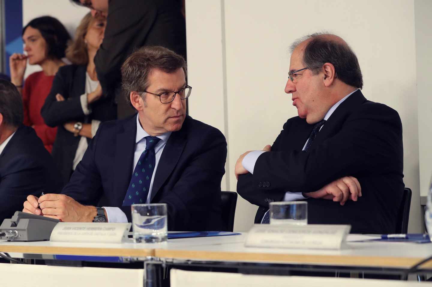 Núñez Feij´´o y Herrera durante la reunión de la ejecutiva popular de este martes