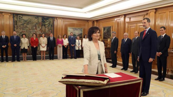 La improvisación de Carmen Calvo que inauguró el consejo de 'ministras y ministros'