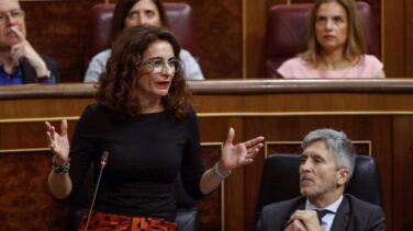 Hacienda ofrece a Podemos cuatro meses de baja de paternidad para funcionarios en 2021