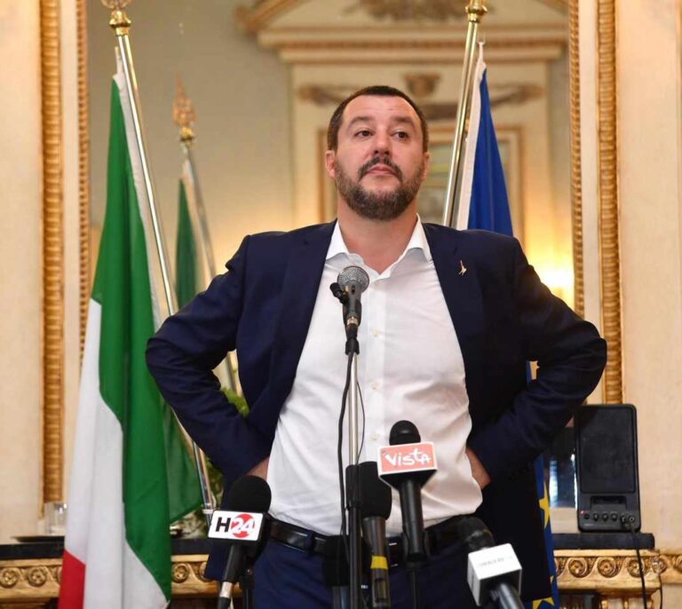 Salvini anuncia la creación de un censo de gitanos en Italia para preparar su expulsión del país