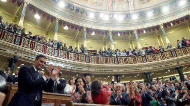 Podemos despide a Rajoy al grito de "sí se puede" y Sánchez e Iglesias acuerdan hablar