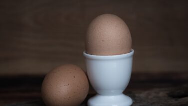 Cómo introducir el huevo para evitar alergias y cómo reconocer la reacción