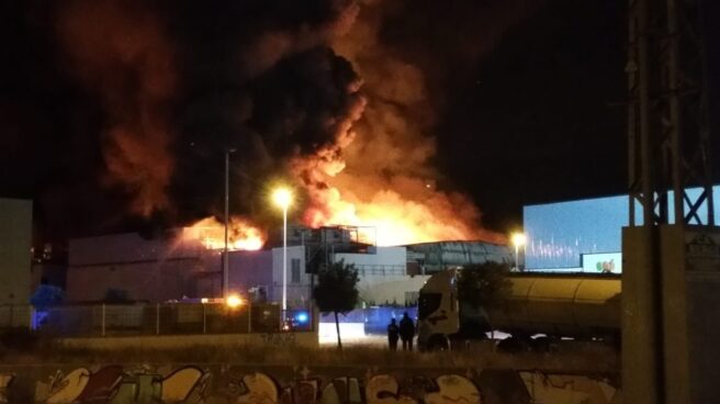 Un incendio calcina una fábrica del proveedor de panes y tartas de Mercadona