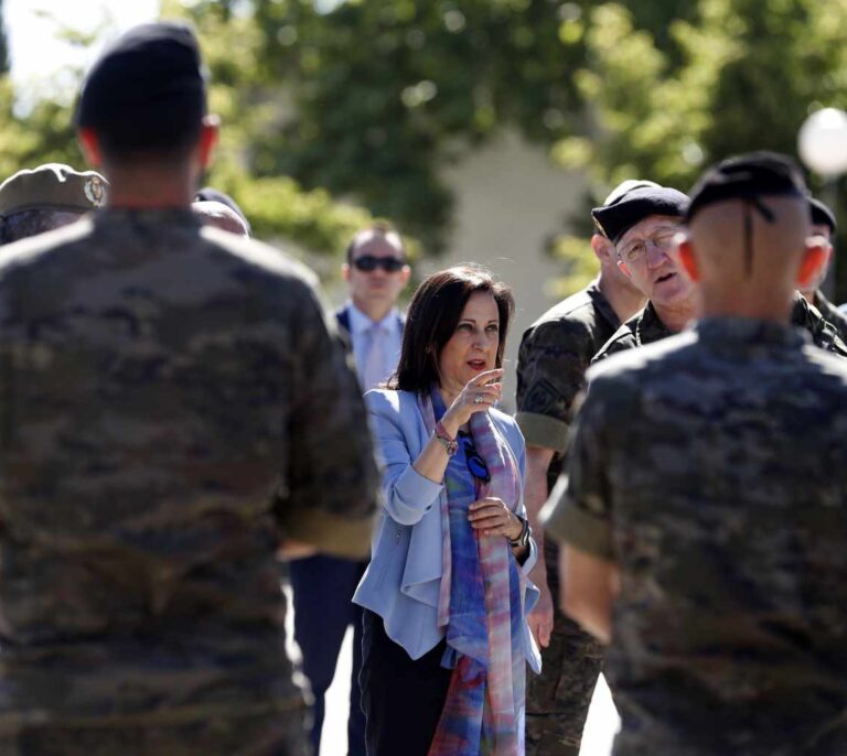 Defensa se compromete a fomentar la participación de las mujeres en las Fuerzas Armadas