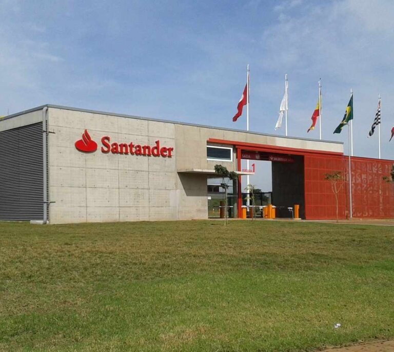 El impulso de Santander Brasil choca con la presión en márgenes y el auge de la morosidad