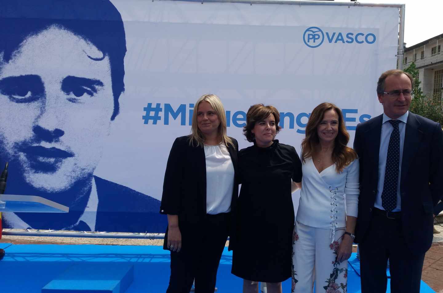 Mari Mar Blanco, Soraya Sáenz de Santamaría, Teresa Jiménez Becerril y Alfonso Alonso, hoy en Ermua.