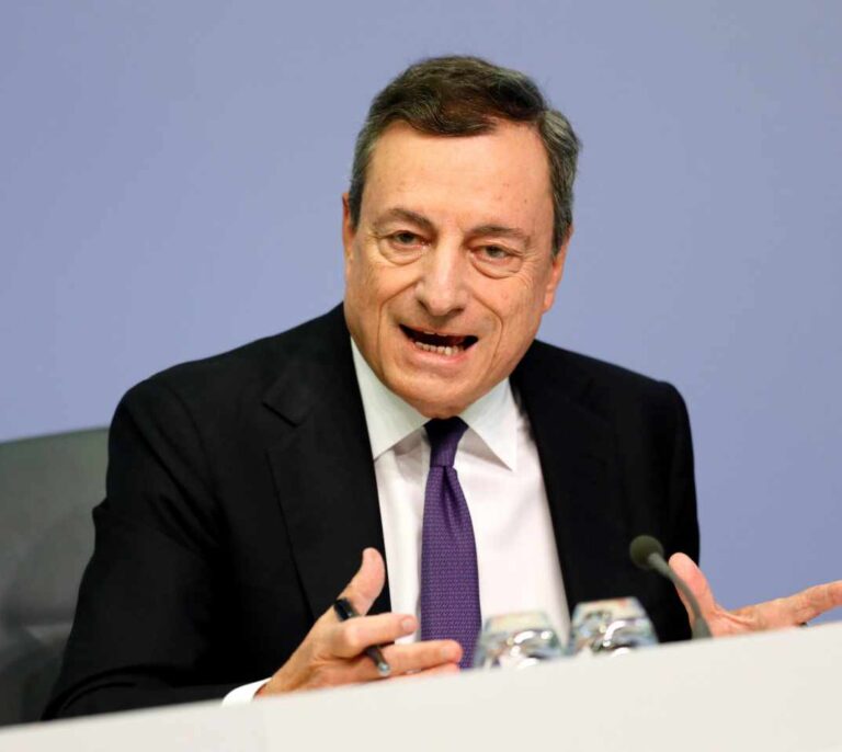 Draghi avisa contra los planes de Sánchez de desviarse del objetivo de déficit