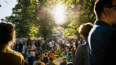 De marcha por las ciudades donde no llega la noche