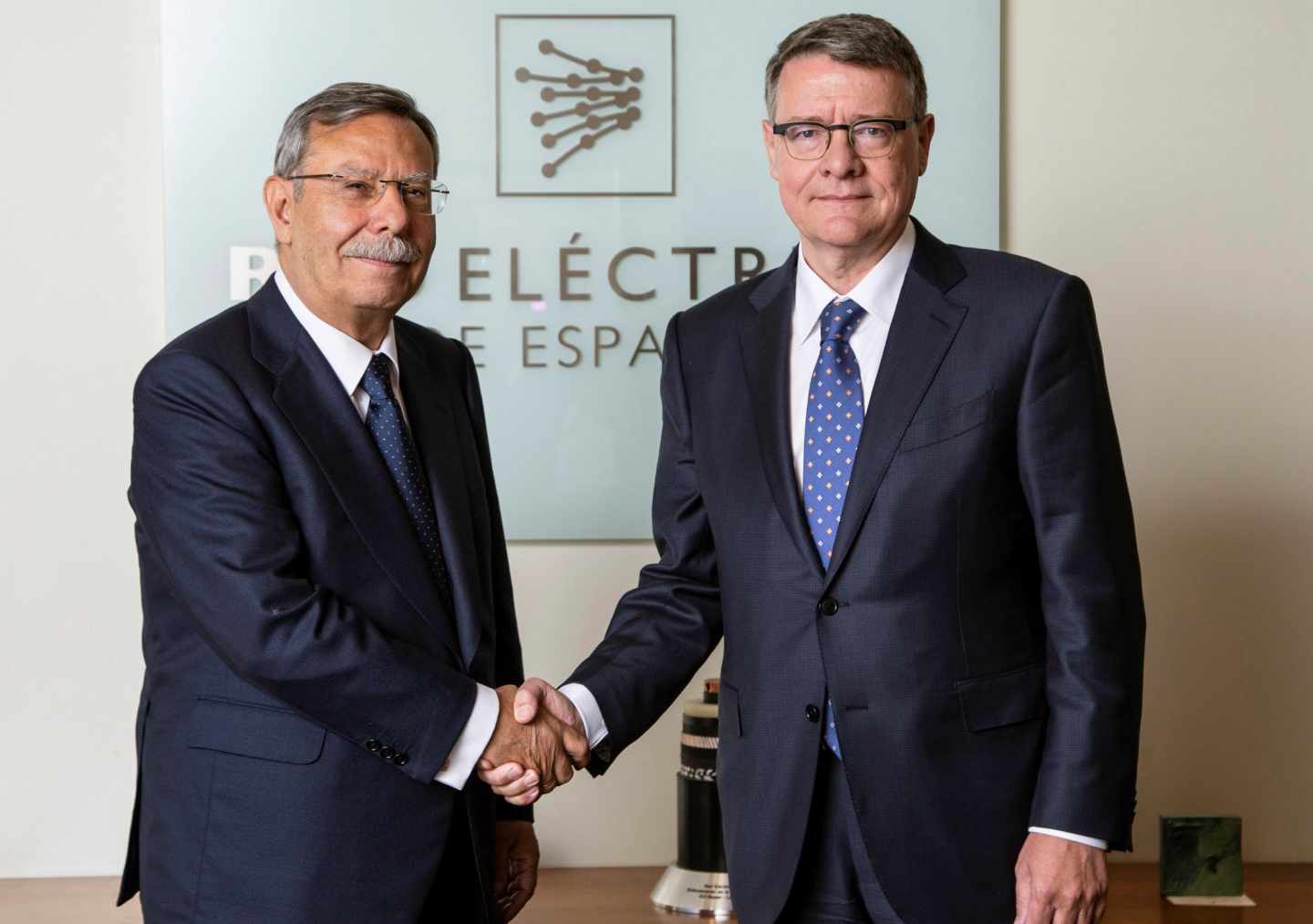 José Folgado y Jordi Sevilla, tras la aprobación del relevo en la presidencia de Red Eléctrica.