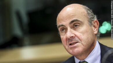 Guindos (BCE) reclama a los gobiernos europeos “coronabonos” y defiende una renta básica