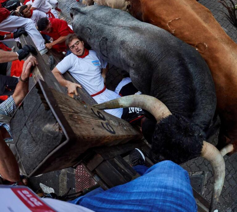 Un veloz y peligroso encierro de Miura cierra los Sanfermines 2018