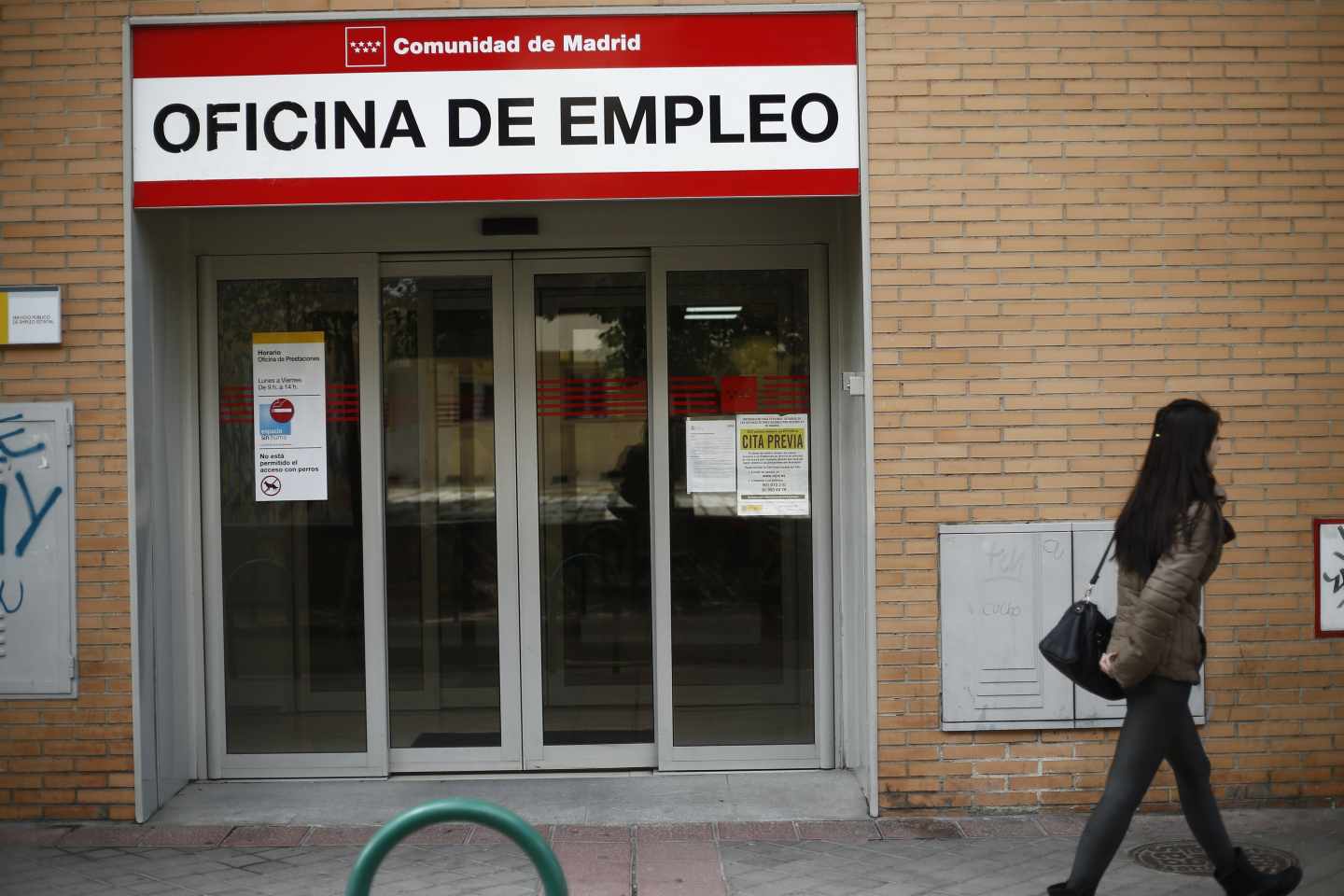 Exterior de una oficina de empleo de la Comunidad de Madrid.