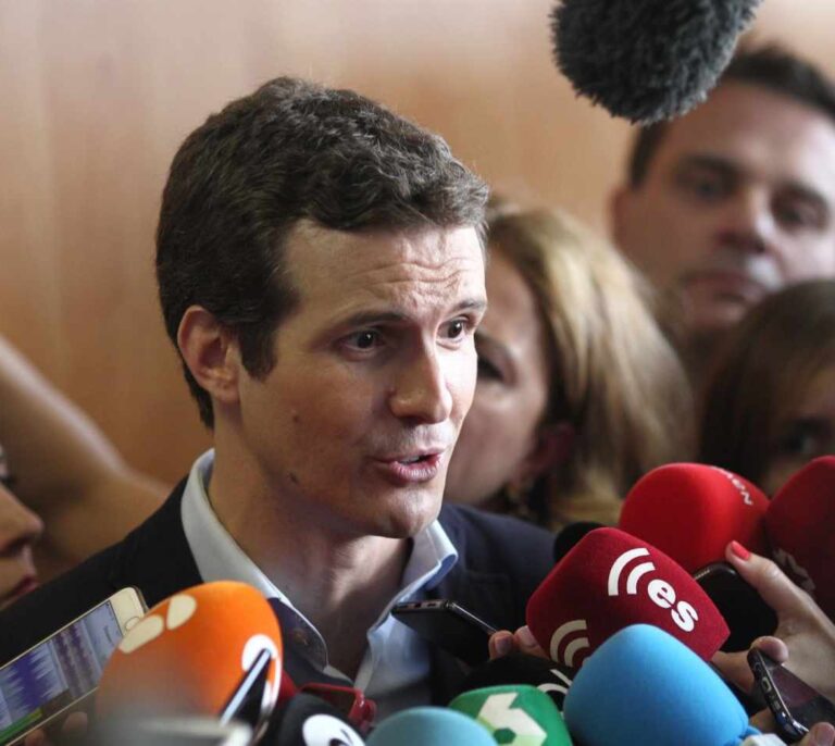 Casado rechaza que la comida con ministros del Gobierno de Rajoy sea contra Santamaría