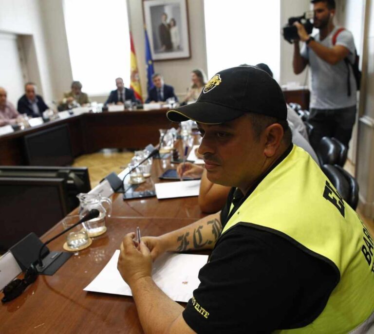 Los taxistas mantienen la huelga al fracasar la reunión con Fomento sobre las VTC