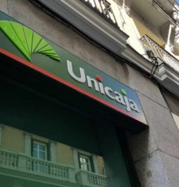 Unicaja ingresa 29 millones menos en comisiones bancarias tras el cambio de [...]