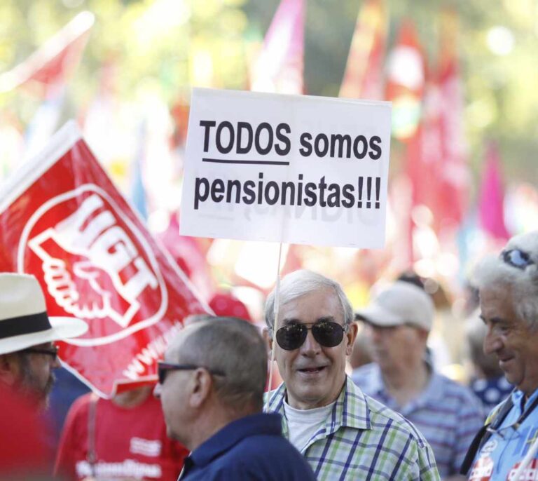 Los españoles asumen que tendrán que pagar más impuestos para tener una pensión