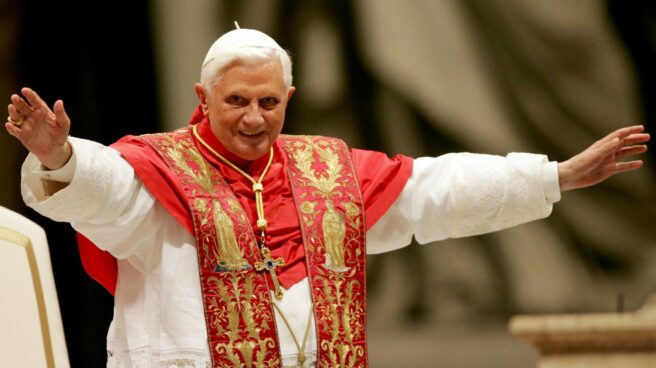 La salud de Benedicto XVI, "extremadamente frágil", según su biógrafo