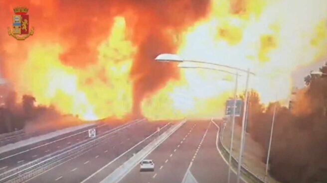 La explosión de un camión desata el infierno en una carretera de Italia