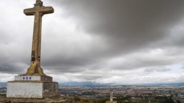 El PNV se niega a derribar la cruz que homenajea a los curas muertos en la Guerra Civil en Vitoria