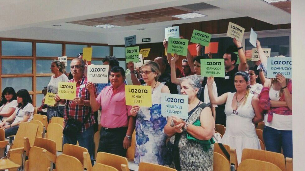Vecinos afectados por la subida abusiva de los alquileres protestan en el último Pleno de San Sebastián de los Reyes.