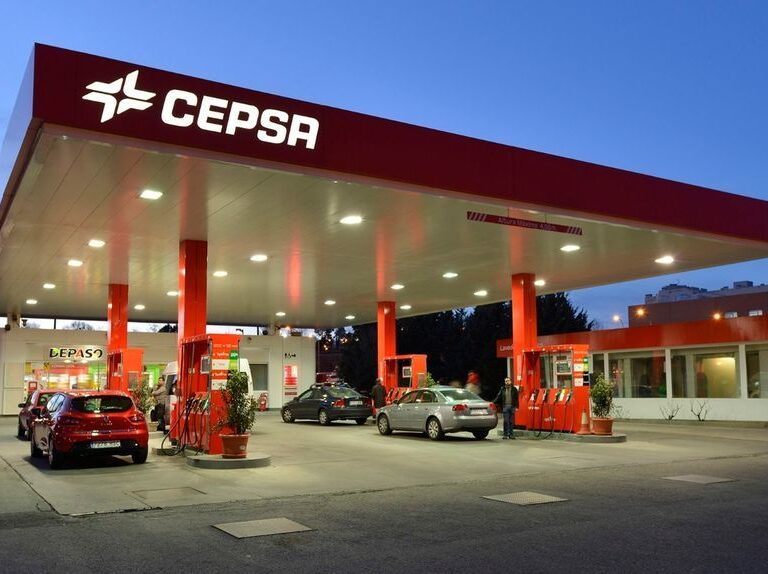 Cepsa reabre 250 tiendas en gasolineras para suministrar productos de primera necesidad