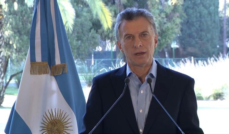 Macri reduce a la mitad los ministerios porque Argentina está "en emergencia"