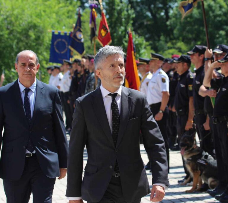 Marlaska premia a la cúpula policial de Zoido con medallas que conllevan más pensión