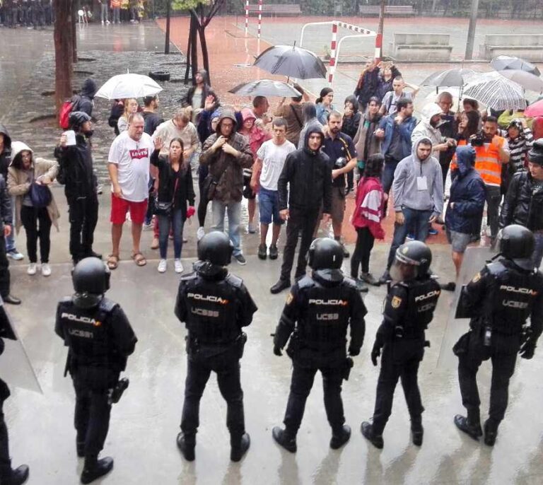 La Audiencia de Barcelona rectifica y avala la actuación de la Guardia Civil en un colegio del 1-O