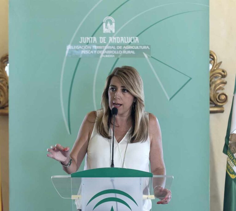 Susana Díaz critica las "prioridades" de Rivera: "Yo trabajo por los andaluces"