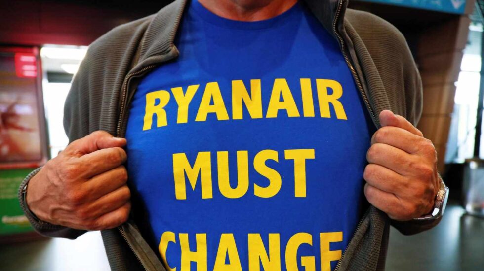 El hundimiento de Ryanair convierte a IAG en la aerolínea más valiosa de Europa.