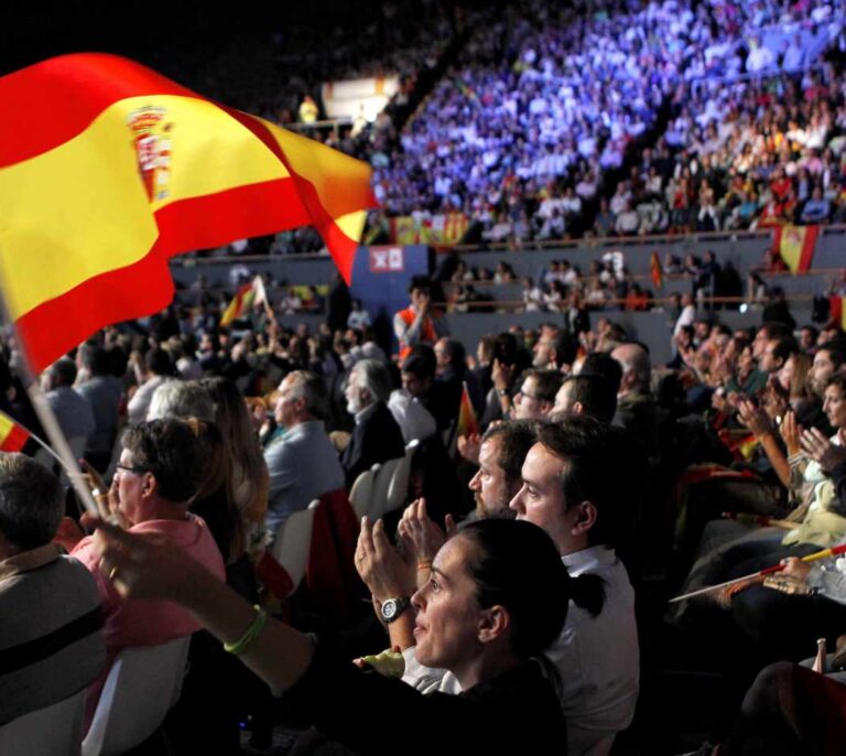 El éxito de Vox en Vistalegre enciende las alarmas en el PP