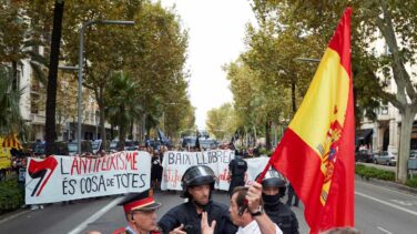 Los Mossos impiden que miembros de Arran revienten la marcha constitucionalista