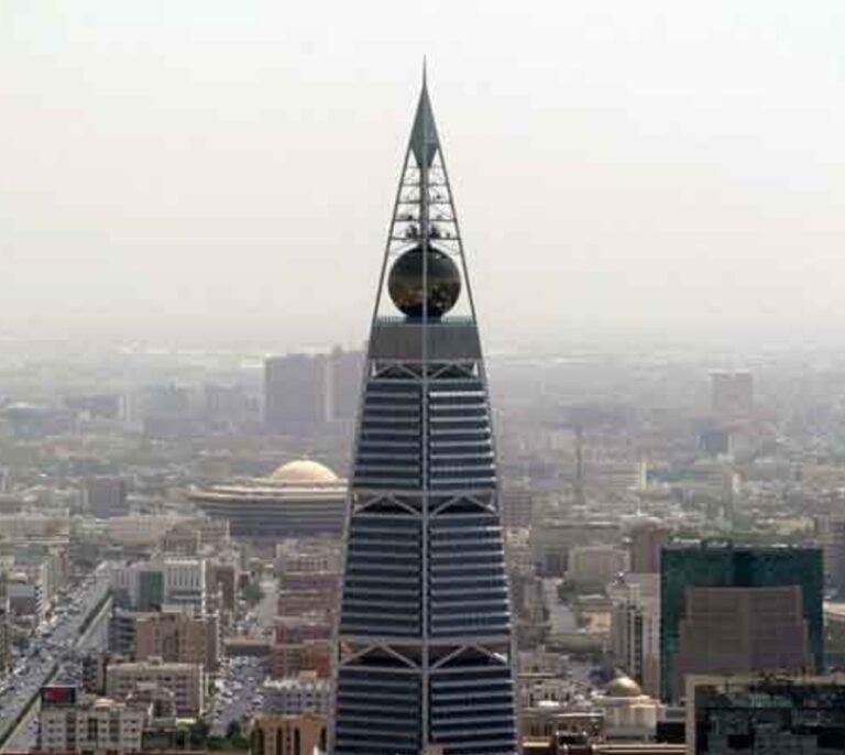 Resorts de lujo, ciudades nuevas... Occidente no romperá con Arabia Saudí (hasta 2030)