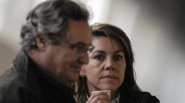 El juez imputa a Cospedal y su marido, Ignacio López del Hierro, por el espionaje a Bárcenas